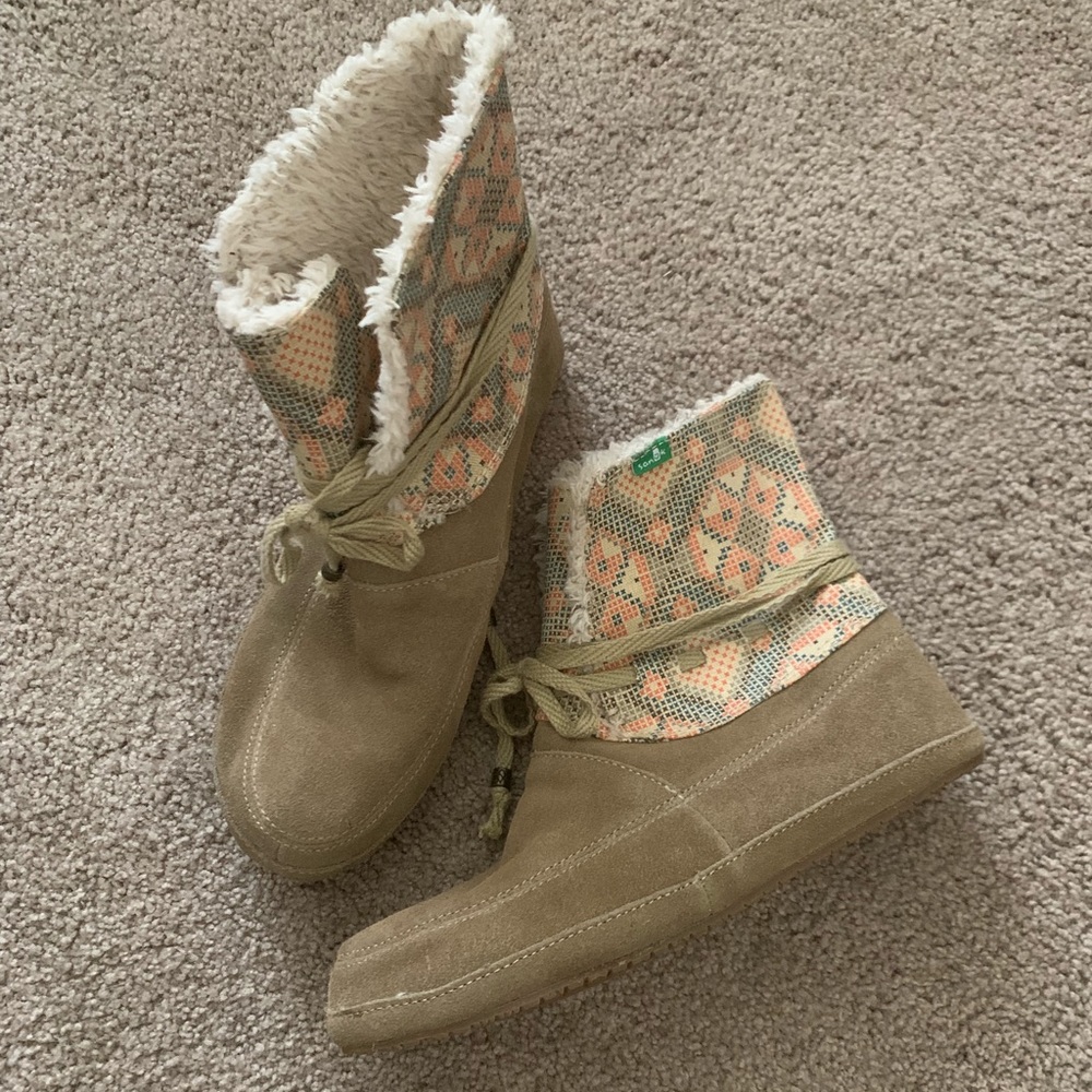 Sanuk boots